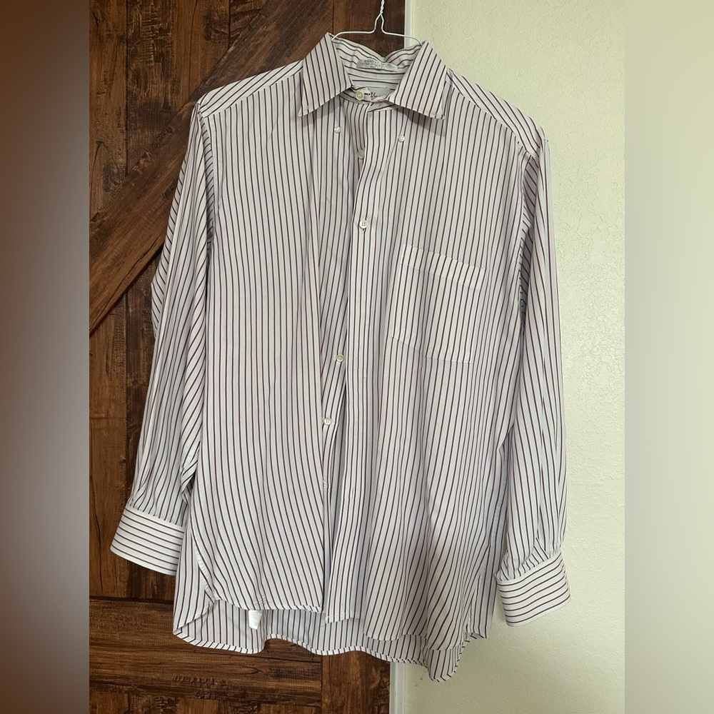 Vintage Ultra athletic fit by John Henry Men  Red and Blue striped Oxford shirt